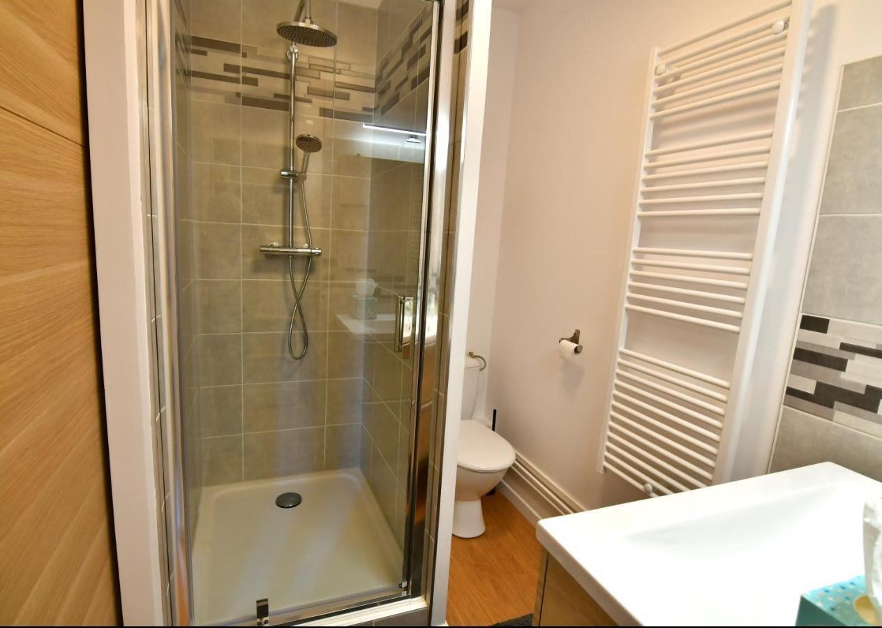 Le 44 - T2 Renove Moderne Et Confortable En Centre-Ville Montlucon Luaran gambar