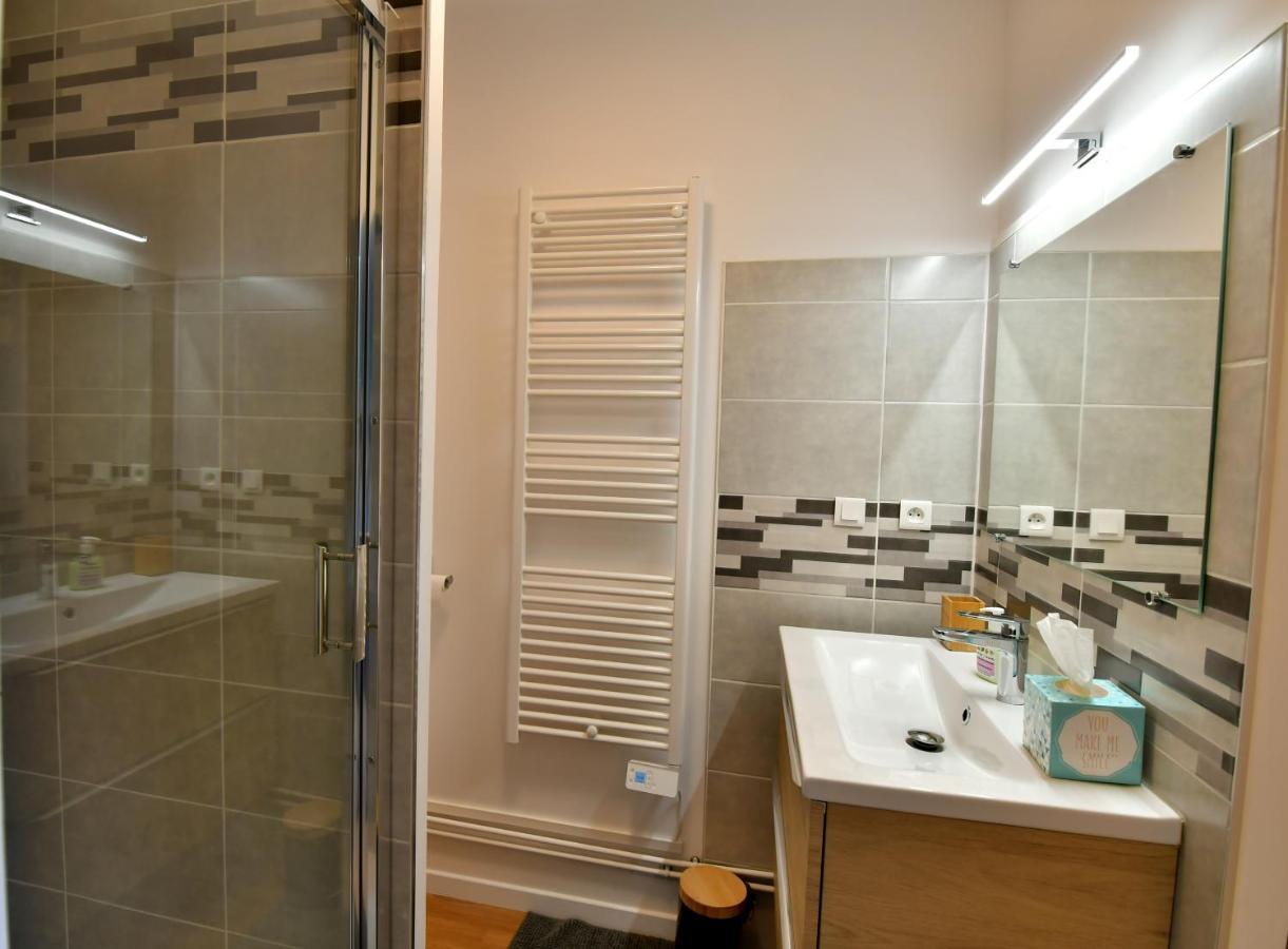 Le 44 - T2 Renove Moderne Et Confortable En Centre-Ville Montlucon Luaran gambar